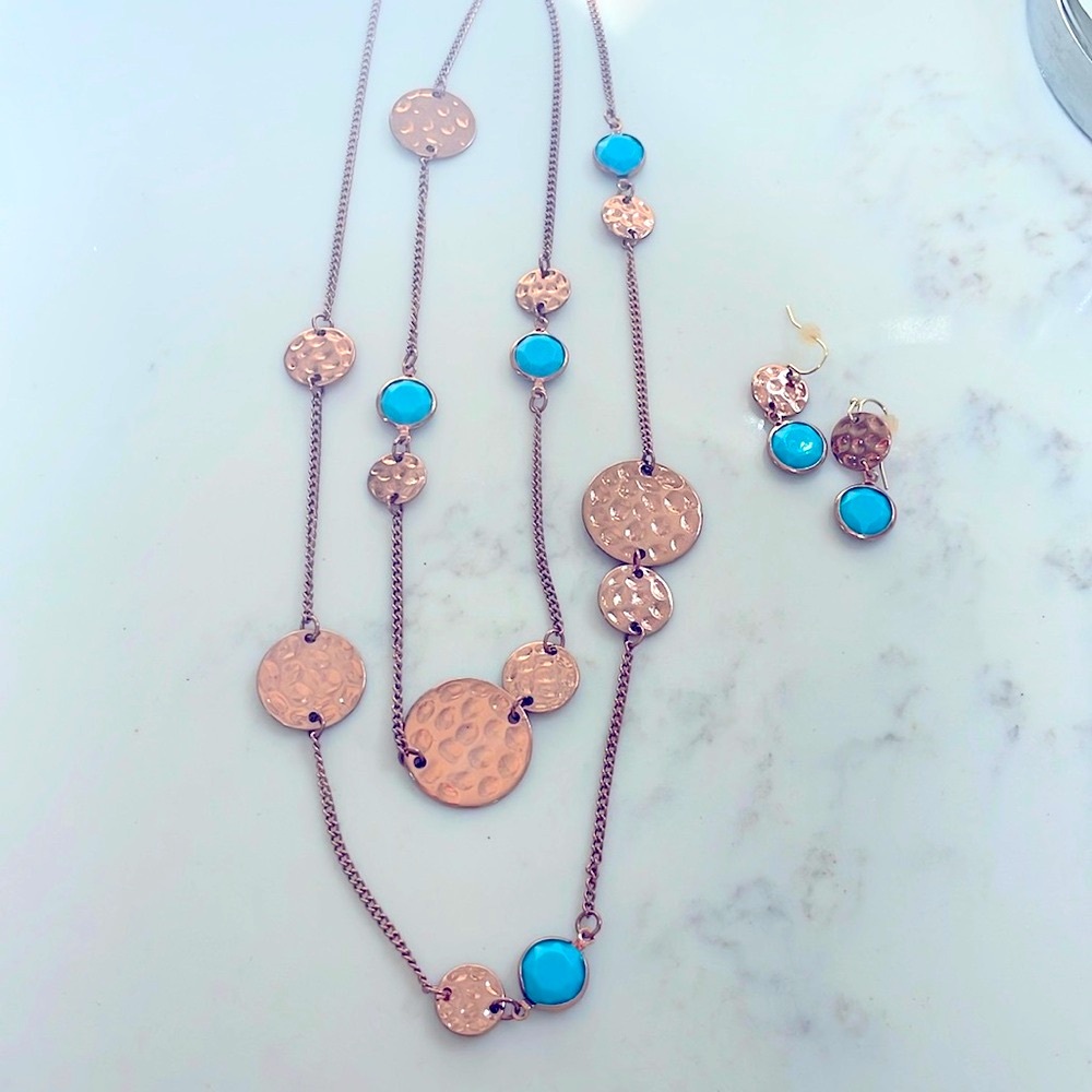 Hammered Copper discs & faux Turquoise Necklace and earrings set NWOT